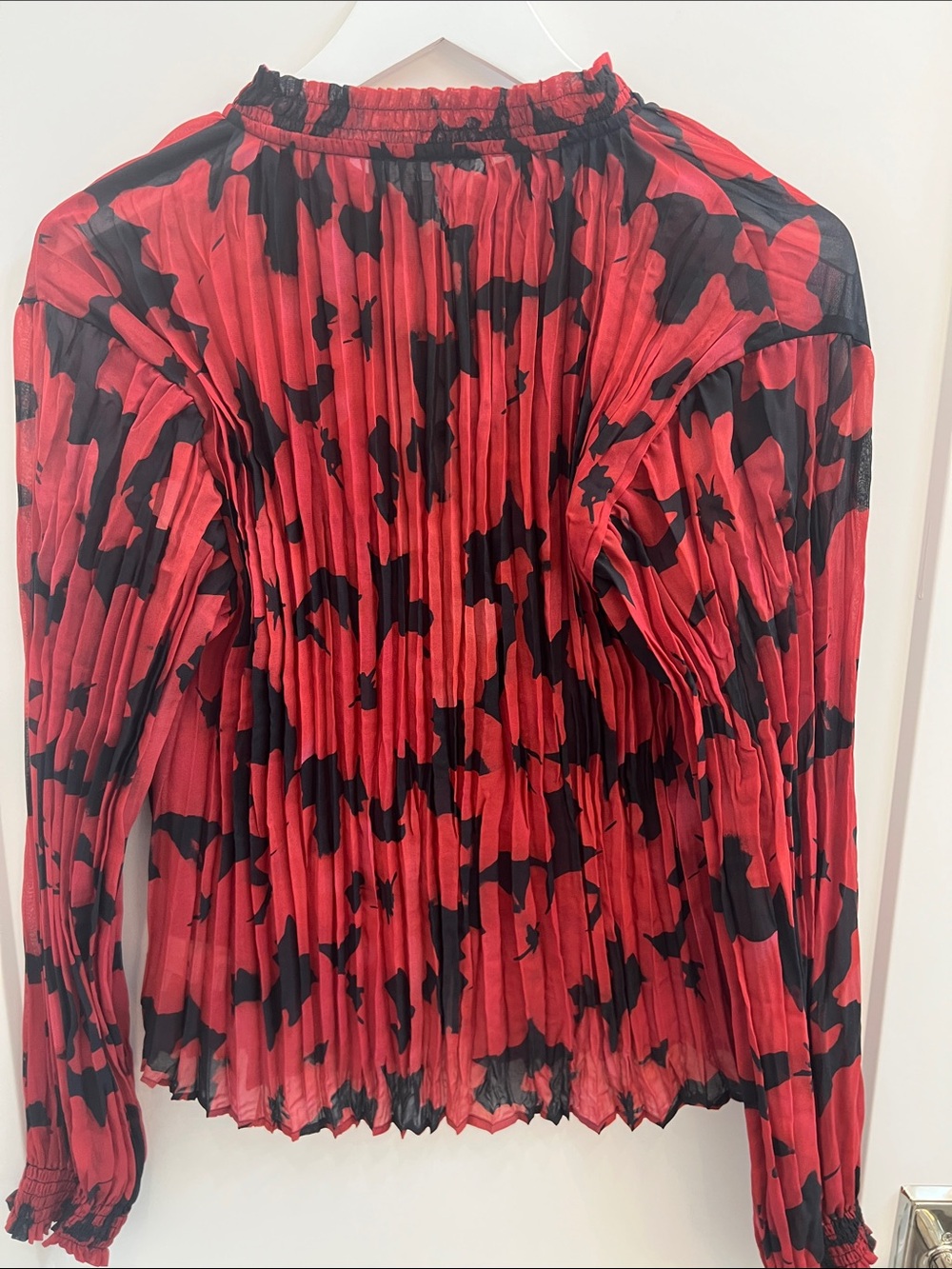 Bella Dahl Red & Black Pleated Tie-Neck Blouse - Picture 3 of 4